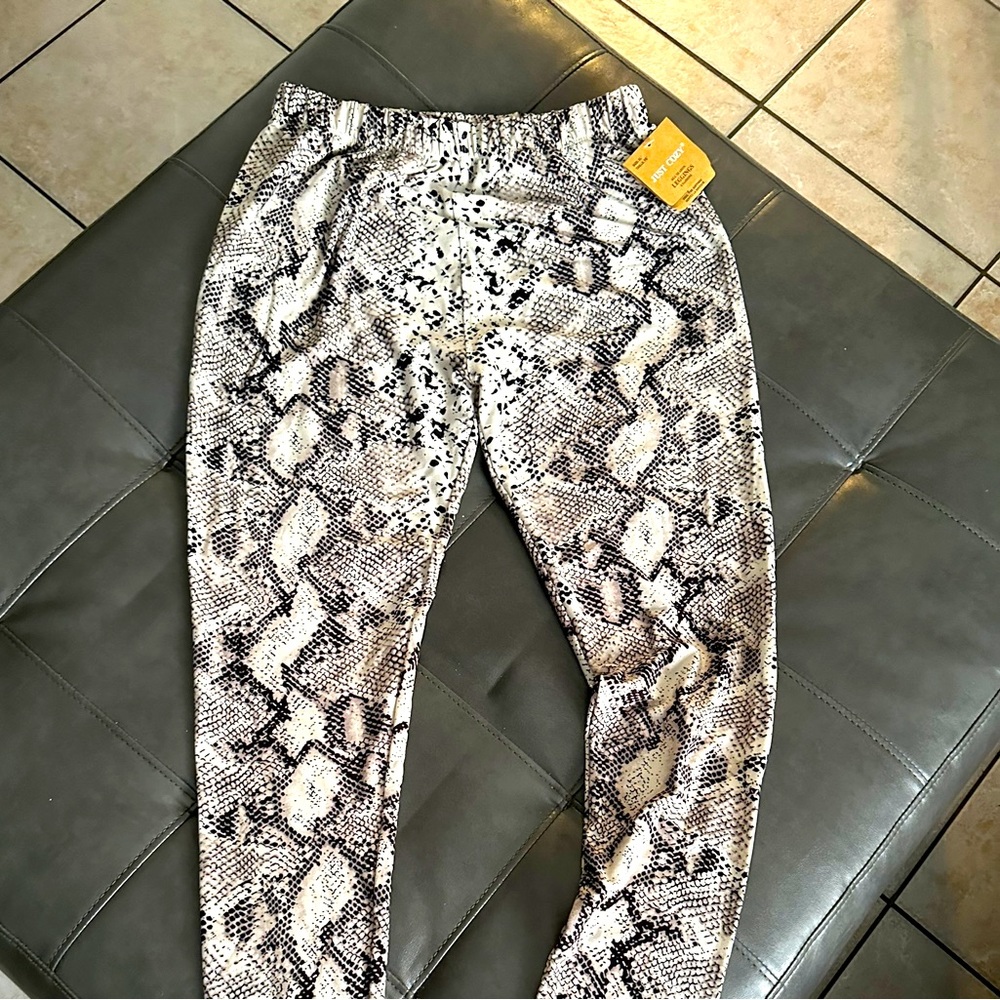 2 pairs BNWT leggings -XL